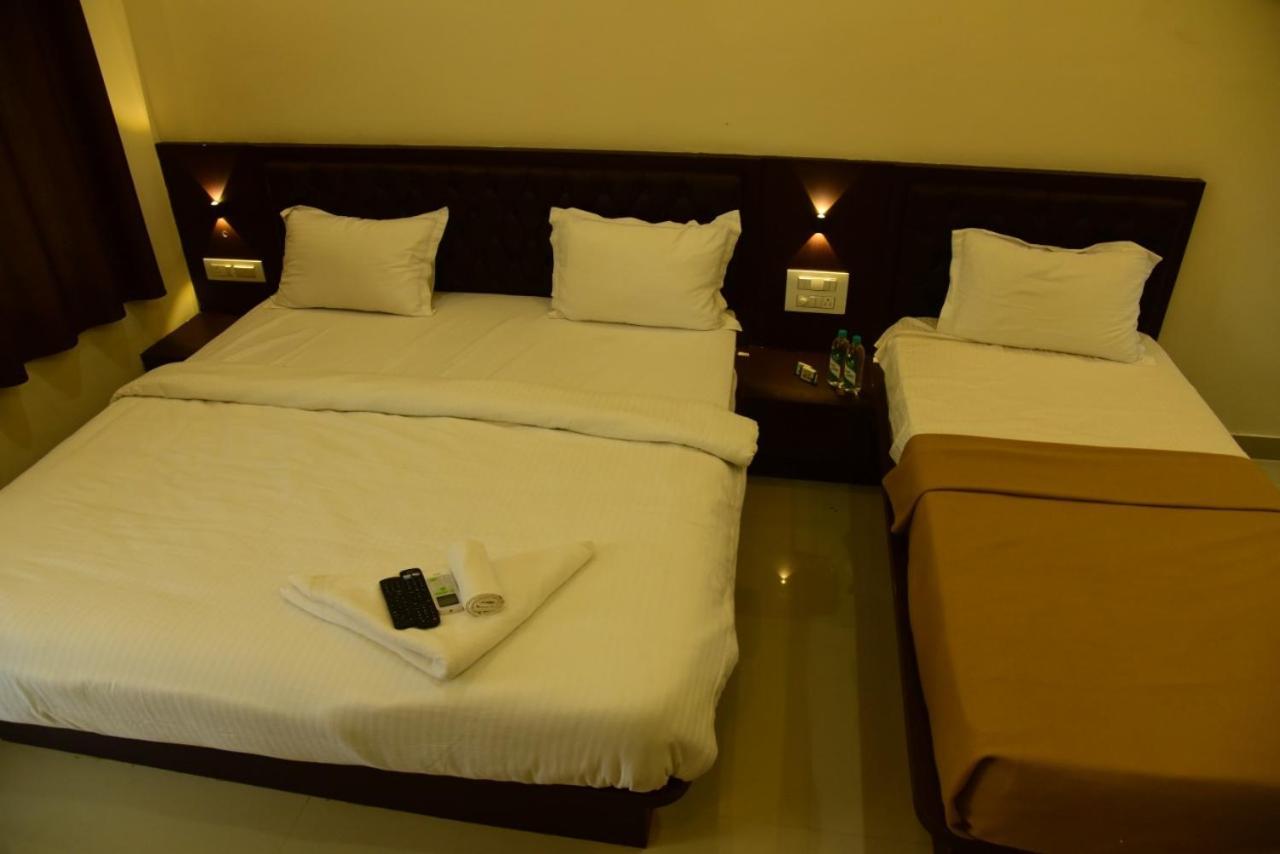 M G Residency Hotel Chikmagalūr Exterior foto