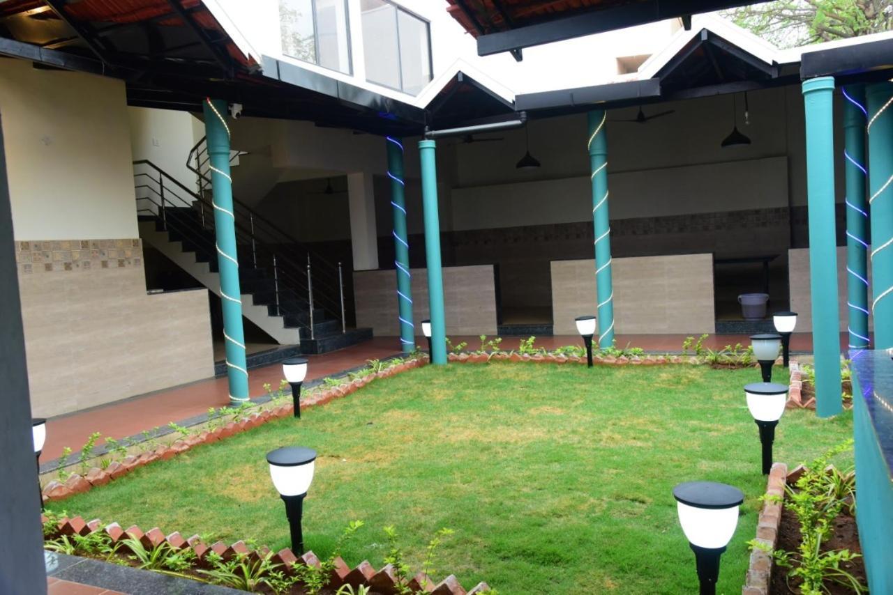M G Residency Hotel Chikmagalūr Exterior foto